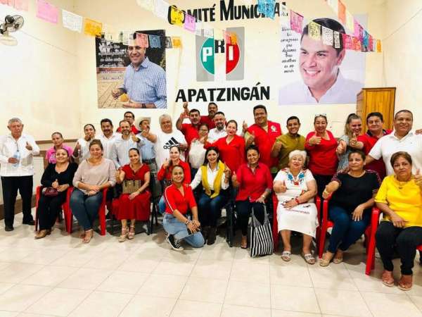 Araceli Saucedo en Apatzingán se reúne con militantes del PRI y PRD, coinciden en caminar juntos por el bienestar de la ciudadanía