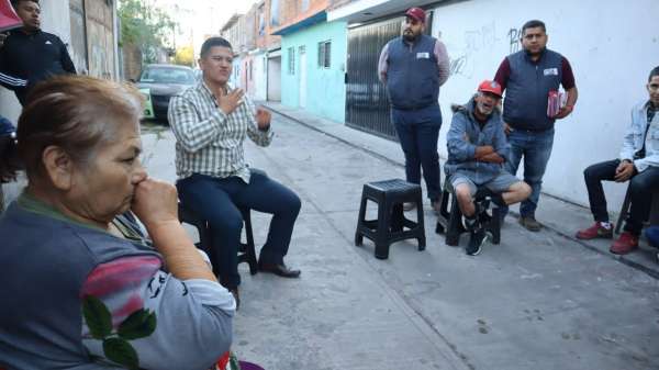 Víctor Zurita recorre Distrito 10 de Morelia y resuelve gestiones