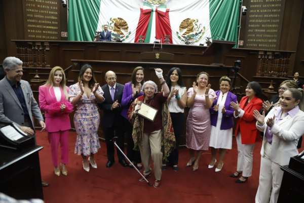 Entrega 75 Legislatura Condecoración &quot;Mujer Michoacana 2024&quot; a Rosa Citlali Martínez.