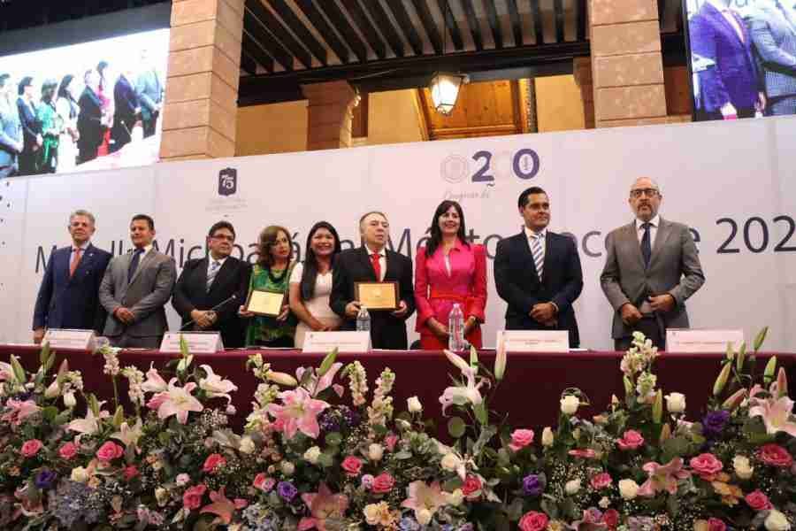 Otorga 75 Legislatura Medalla Michoacán al Mérito Docente 2024, a maestra de educación especial y a la Preparatoria Taximaroa 