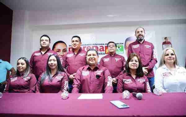 Presenta Nacho Campos a su planilla ganadora 