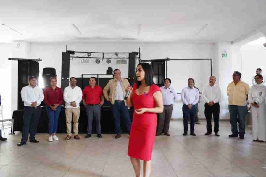 Inicia Gloria Tapia su registro ante la Comisión de Procesos Internos del PRI, para buscar la candidatura del Distrito de Zitácuaro 