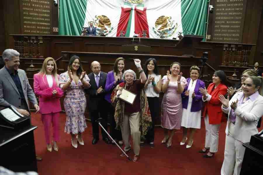 Entrega 75 Legislatura Condecoración