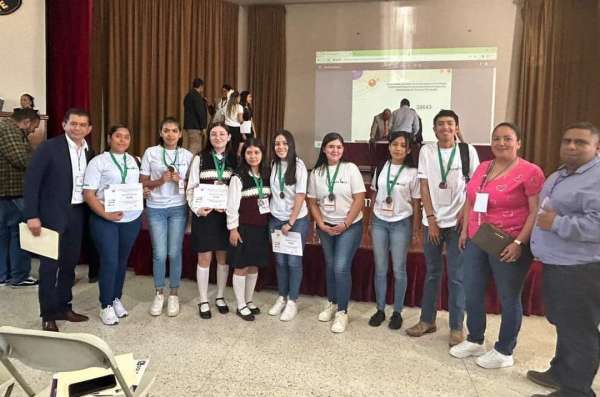 Estudiantes del Cecytem ganan 3 platas y 4 bronces en Infomatrix