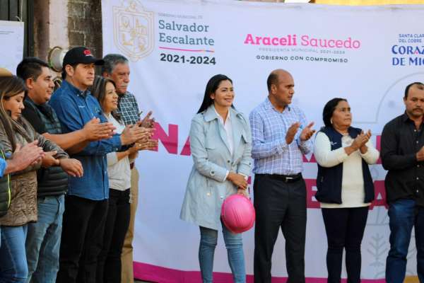 Araceli Saucedo entrega de la Primera Etapa del Servicio de Agua Potable en Ixtaro, en beneficio de más de 2 mil personas