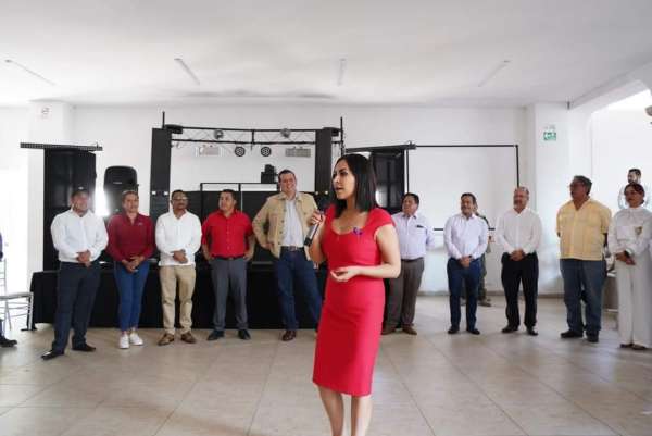 Inicia Gloria Tapia su registro ante la Comisión de Procesos Internos del PRI, para buscar la candidatura del Distrito de Zitácuaro