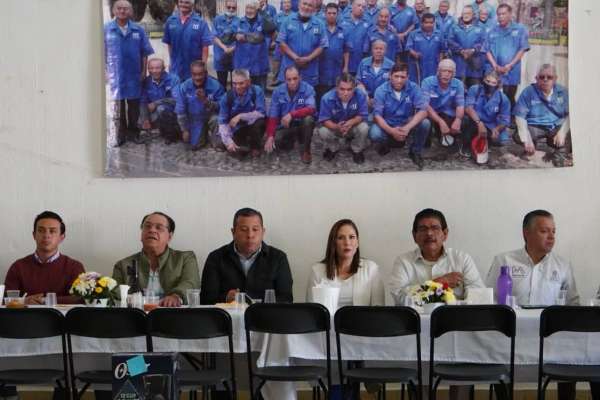 Felicita Ivonne Pantoja a boleros agremiados en Morelia