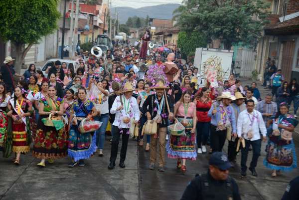 Chilchota se viste de fiesta, color y cultura