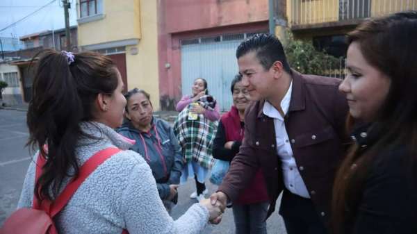 Familias del Distrito 10 cierran filas con  Víctor Zurita