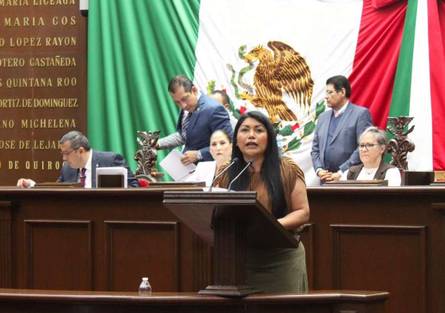 Llama Brenda Fraga a cumplir con derecho a lactarios institucionales en los tres poderes