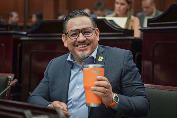Estamos más puestos que nunca para hacer posible un Michoacán feliz: Víctor Manríquez