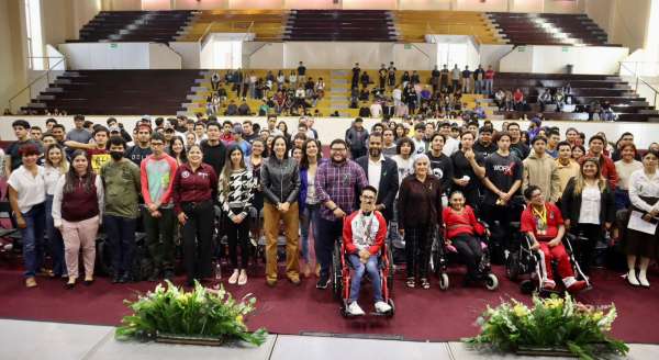 Jóvenes con parálisis cerebral comparten su testimonio a estudiantes del Tec de Morelia