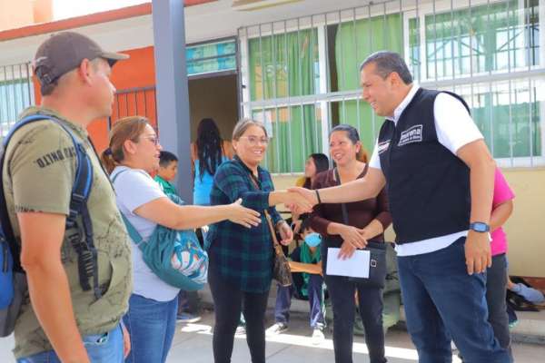 Échale una Mano a las Escuelas llegó a más de 650 instituciones de Morelia en 2023: JC Barragán