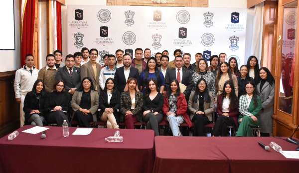 Poder Legislativo, sede de Conversatorio con integrantes del Parlamento Juvenil Universitario