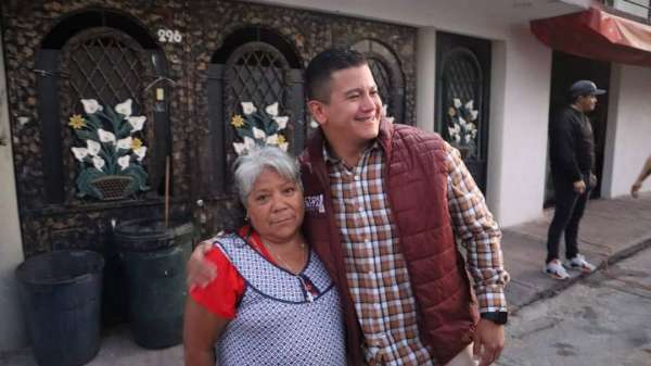 Víctor Zurita se reúne con familias de La Quemada