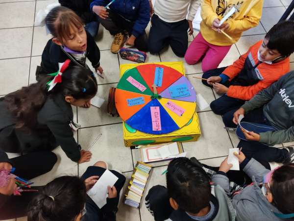 Maestra michoacana desarrolla “ruleta del saber” para mejorar proceso de enseñanza