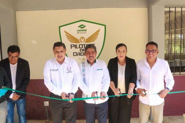 Entregan laboratorio para carrera de Pilotaje de Drones en Conalep Uruapan
