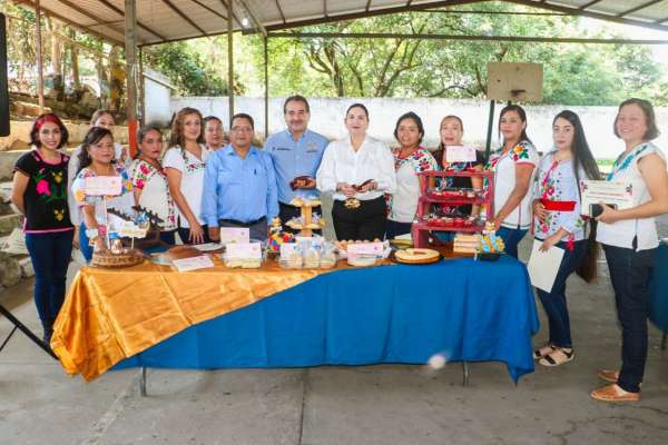 Con gran éxito, concluyó el taller básico de repostería artesanal en La Cofradía